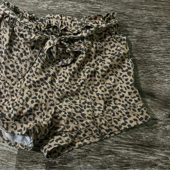 {Aerie} Leopard Print High-Waisted Camp Shorts - Picture 4 of 6